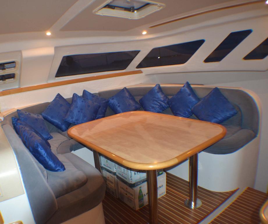 Seahouse Maldives Topdeck Hotel Malé Kültér fotó
